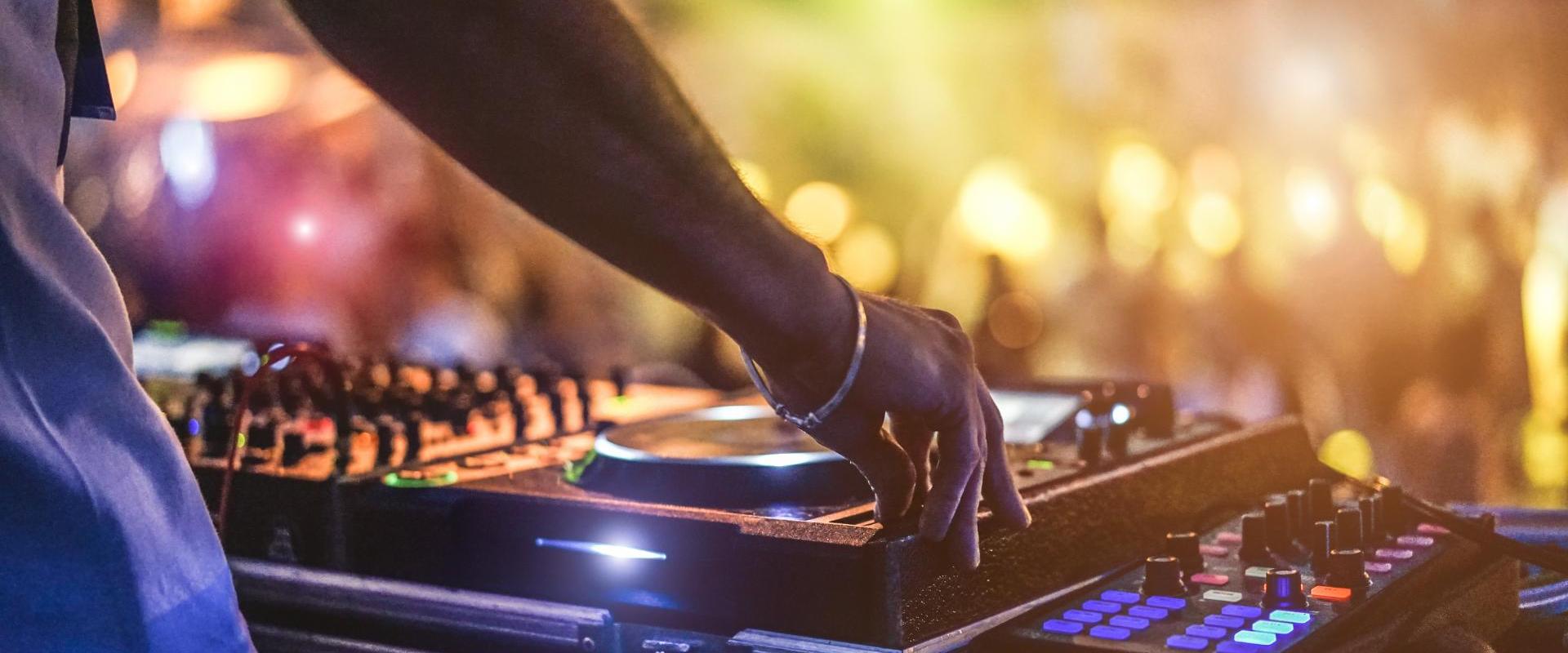 Christmas DJ